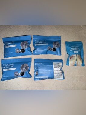 4 Treatmedy Bunion Fix + Orthopedic Bunion Sleeves. Natural Home Bunion Relief